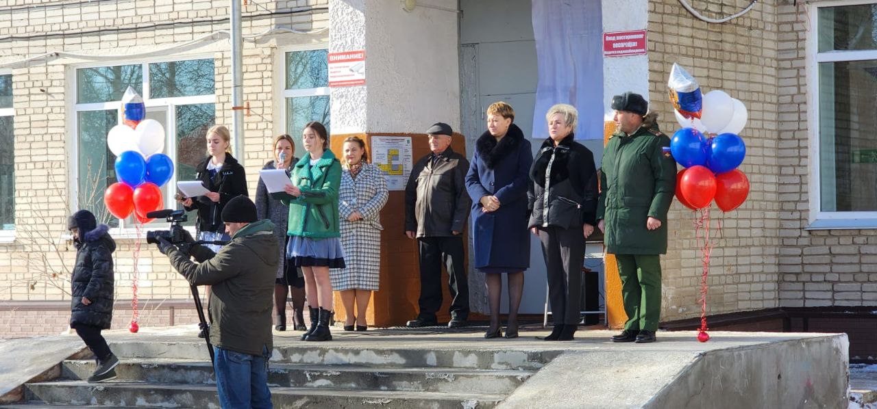 Церемония в честь присвоения школе имени Суровикина В.И..